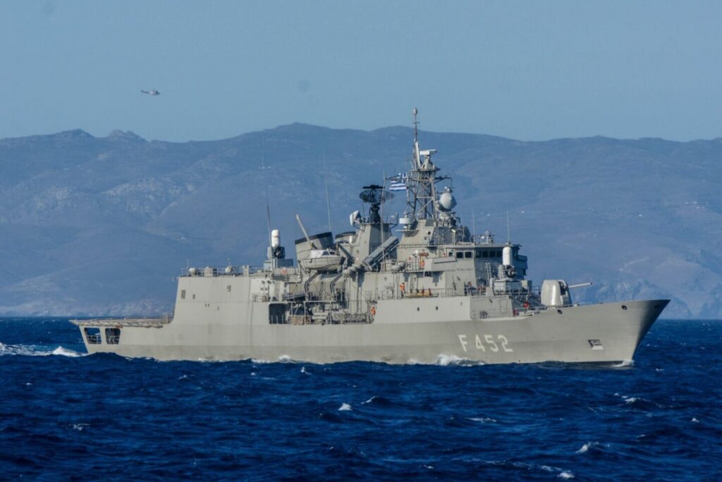Ελληνική διοίκηση επιχείρησης «Ασπίδες» σε Ερυθρά Θάλασσα με οδηγία προς ναυτιλομένους: «Τρεχάτε ποδαράκια μου»