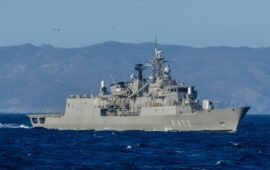 Ελληνική διοίκηση επιχείρησης «Ασπίδες» σε Ερυθρά Θάλασσα με οδηγία προς ναυτιλομένους: «Τρεχάτε ποδαράκια μου»