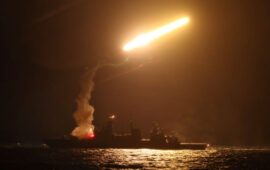 Οι ΗΠΑ έπληξαν σφοδρά το Ιράν για 13η συνεχόμενη νύκτα: Στις φλόγες στρατιωτικές και ναυτικές εγκαταστάσεις