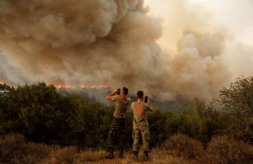 Χειροπέδες σε 19χρονο Καναδό στον Έβρο: Υπερθέρμανε το όχημά του και προκάλεσε πυρκαγιά από ην ανάφλεξη χόρτων