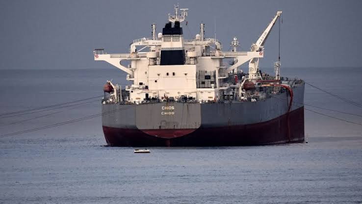 Θρίλερ στα Στενά του Ορμούζ: Δεξαμενόπλοιο χτύπησε σε ναυτική νάρκη