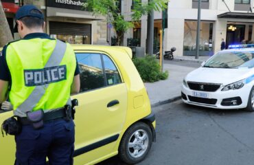 Αυτοκίνητο παρέσυρε και τραυμάτισε αστυνομικό της Τροχαίας στην Πάτρα