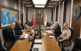 Τουρκικό παρασκήνιο: Η «ύποπτη» συνάντηση στην Άγκυρα χωρίς πρωτόκολλο – Τι «ψήνουν» Τουρκία, ΗΠΑ και Ιράκ;
