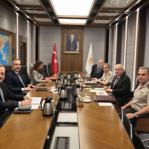 Τουρκικό παρασκήνιο: Η «ύποπτη» συνάντηση στην Άγκυρα χωρίς πρωτόκολλο – Τι «ψήνουν» Τουρκία, ΗΠΑ και Ιράκ;