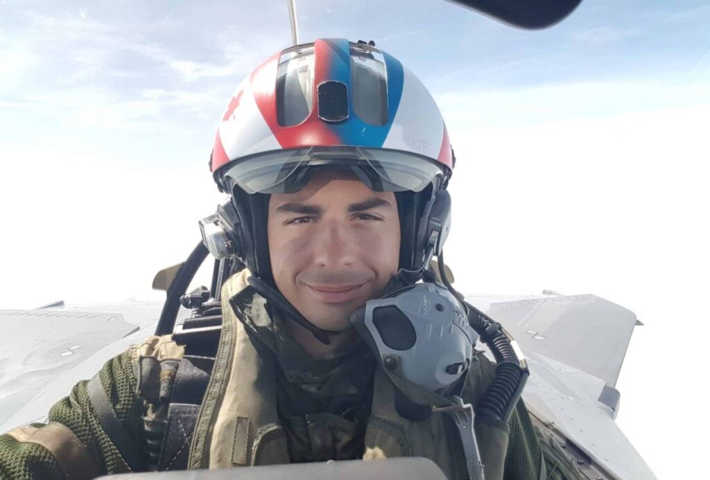 Πιέρ-Ανρί Σουέ: Διώκεται για κατασκοπεία υπέρ της Κίνας ο γνωστός Γάλλος YouTuber και πιλότος μαχητικών Raphale