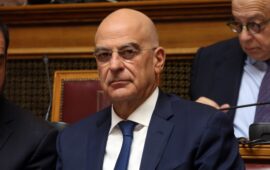 Την βαθύτατη θλίψη για τους δύο πυροσβέστες που έχασαν τη ζωή τους εν ώρα καθήκοντος εξέφρασε ο Ν.Δένδιας