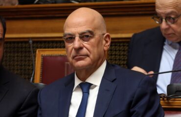 Την βαθύτατη θλίψη για τους δύο πυροσβέστες που έχασαν τη ζωή τους εν ώρα καθήκοντος εξέφρασε ο Ν.Δένδιας