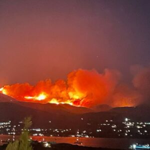 Συνελήφθη ο δήμαρχος της Πάρου και τρία άτομα για τη φωτιά στο νησί