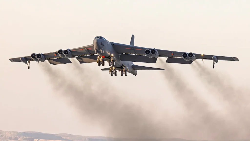 Δεν «πεθαίνουν» τα Β-52 Stratofortress – Νέος εκσυγχρονισμός και επαναφορά από τα «νεκροταφεία»