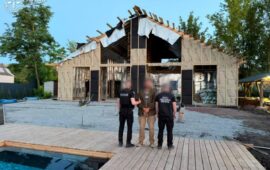 Oυκρανός διοικητής έβαλε 80 στρατιώτες να του κατασκευάσουν πολυτελή έπαυλη: Τους υποσχέθηκε ότι δεν θα πολεμήσουν!