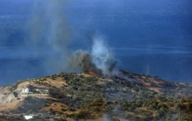 Φωτιά στο Ρέθυμνο: Toυλάχιστον 50 άνθρωποι απεγκλωβίστηκαν διά θαλάσσης στην παραλία Πρέβελη