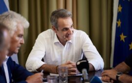 Κ.Μητσοτάκης: «Βαθιά θλίψη για τους πυροσβέστες που χάθηκαν – Δύσκολες ημέρες μπροστά μας με τις φωτιές»