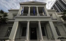 Το ΥΠΕΞ καταδικάζει τις ρωσικές επιθέσεις στην Ουκρανία και τη παραβίαση των συνόρων της Πολωνίας