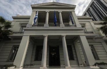 Το ΥΠΕΞ καταδικάζει τις ρωσικές επιθέσεις στην Ουκρανία και τη παραβίαση των συνόρων της Πολωνίας