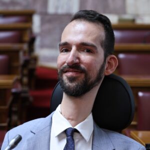 Κάταγμα στο γόνατο και γύψο μετά από πτώση από το αμαξίδιό του για τον Σ.Κυμπουρόπουλο
