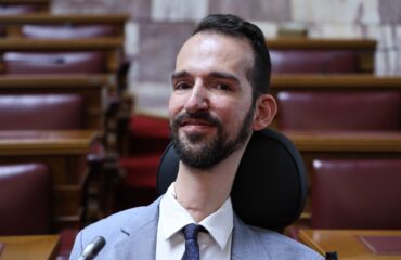 Κάταγμα στο γόνατο και γύψο μετά από πτώση από το αμαξίδιό του για τον Σ.Κυμπουρόπουλο