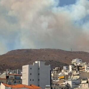 Φωτιά στην Περιφερειακή Αιγάλεω: 112 για εκκένωση σε Αφαία και Άνω Δάσος Χαϊδαρίου προς Περιστέρι