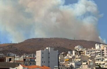 Φωτιά στην Περιφερειακή Αιγάλεω: 112 για εκκένωση σε Αφαία και Άνω Δάσος Χαϊδαρίου προς Περιστέρι