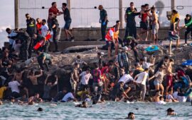 Οι Ισπανοί αναγκάστηκαν να αποκαλύψουν τον αριθμό όσων μπήκαν παράνομα μετά τις ορδές χιλιάδων αλλοδαπών (βίντεο)