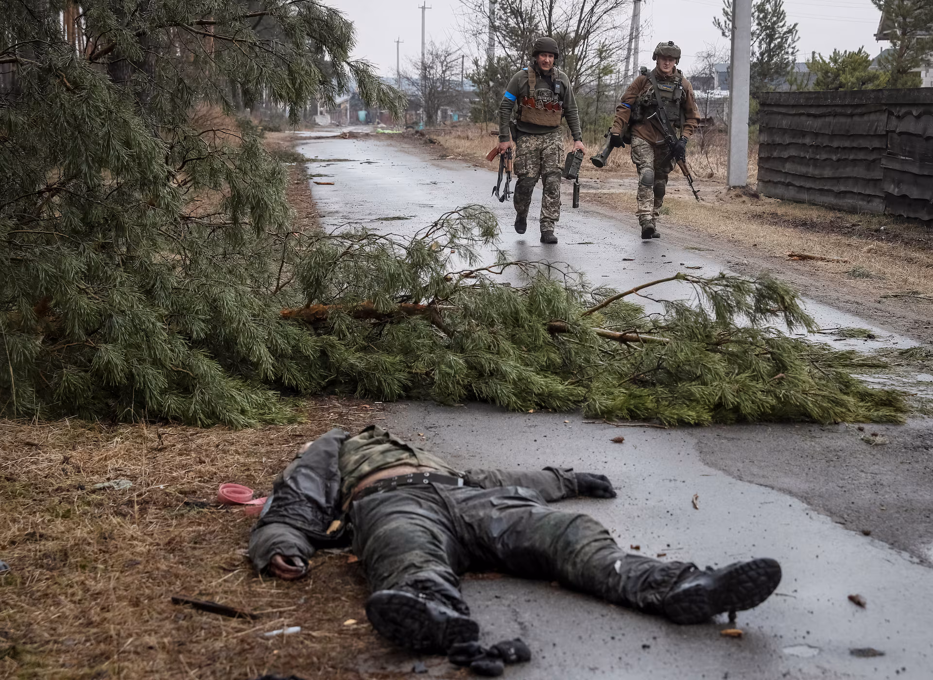 Σκληρές εικόνες: Οι Ρώσοι εξόντωσαν ομάδα Ουκρανών και έδειξαν γιατί εμπιστεύονται στο έπακρο τα FPV (βίντεο)