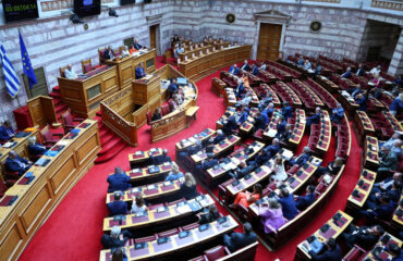 Ψηφίστηκε στη Βουλή η αύξηση της έκτισης ποινής για ισόβια σε 30 έτη