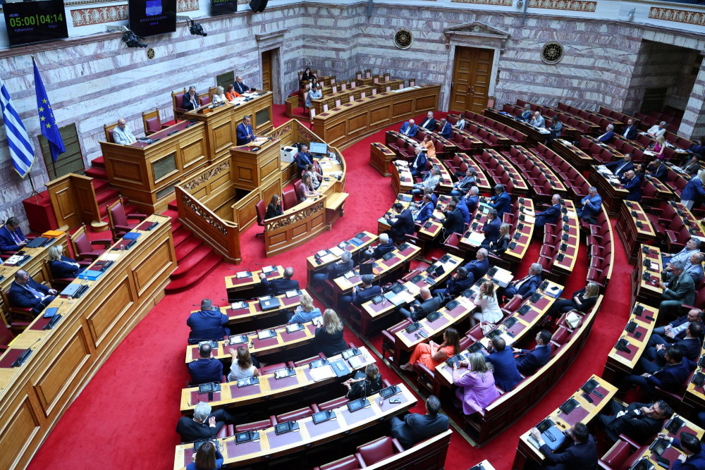 Ψηφίστηκε στη Βουλή η αύξηση της έκτισης ποινής για ισόβια σε 30 έτη