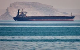 Δεξαμενόπλοιο κτυπήθηκε από άγνωστο βλήμα στα ανοιχτά του Ομάν