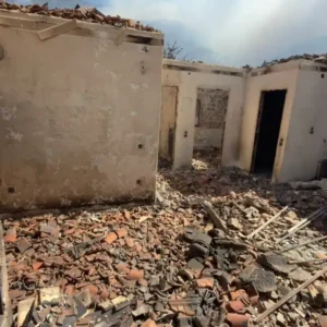 Πύρινη «κόλαση» στο Πόρτο Γερμενό: Πάνω από 100 σπίτια έγιναν στάχτη – «Χάθηκαν οι κόποι μιας ζωής» λένε κάτοικοι