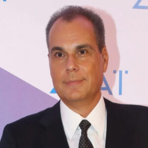 Ο Ν.Στραβελάκης συστήνει σε συνταξιούχους και εργαζόμενους να κάνουν… διακοπές στην βεράντα τους (βίντεο)