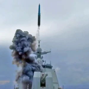 Το κινεζικό αντιτορπιλικό Type 052D φέρει για πρώτη φορά τον υπερηχητικό πύραυλο YJ-20! (βίντεο)