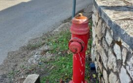 Συνελήφθη ασυνείδητος στην Πρέβεζα που έκλεβε νερό από πυροσβεστικό κρουνό και γέμισε το βυτίο οχήματός του
