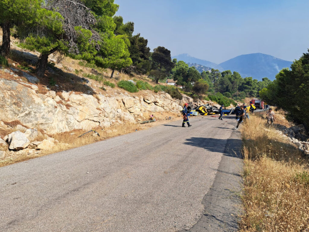 Οι πρώτες εικόνες από τα συντρίμμια του πρώτου πυροσβεστικού ελικοπτέρου – Δείτε βίντεο και φωτογραφίες