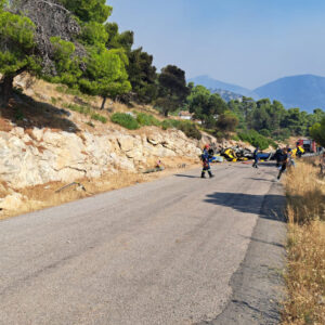 Οι πρώτες εικόνες από τα συντρίμμια του πρώτου πυροσβεστικού ελικοπτέρου – Δείτε βίντεο και φωτογραφίες