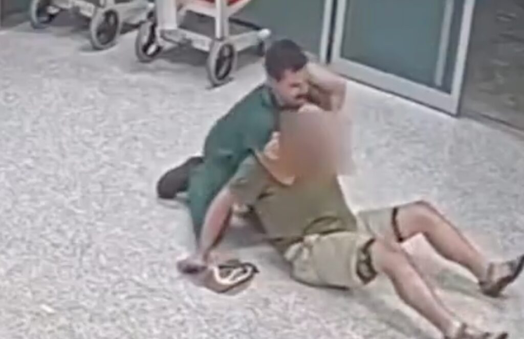 Μεθυσμένος ασθενής δεν… υπολόγισε ότι νοσοκόμος γνώριζε ζίου ζίτσου με αποτέλεσμα να τον «ξαπλώσει» (βίντεο)