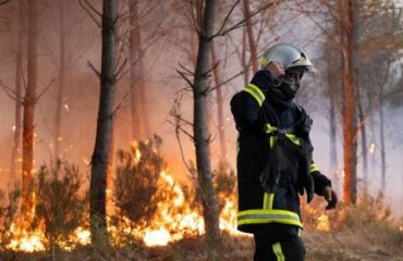 Φωτιές στη Γαλλία: «Προστάτεψαν τις βίλες και άφησαν 200 σπίτια να καταστραφούν»
