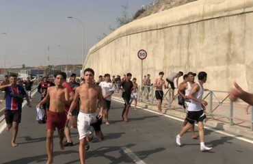 Μαζική εκκαθαριστική επιχείρηση των Ισπανών στη Θέουτα: 10.000 Αφρικανοί & Μαροκινοί «σπρώχνονται» από τον Στρατό εκτός του θύλακα