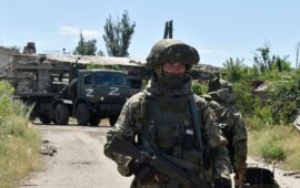 Βίντεο: Οι Ουκρανοί κατέστρεψαν κομβόι οχημάτων με Ρώσους στρατιώτες στο Πριμόρσκ – «Να περιμένετε απάντηση…»
