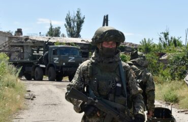 Βίντεο: Οι Ουκρανοί κατέστρεψαν κομβόι οχημάτων με Ρώσους στρατιώτες στο Πριμόρσκ – «Να περιμένετε απάντηση…»
