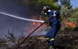 Πυροσβέστης υπέστη ηλεκτροπληξία την ώρα της κατάσβεσης φωτιάς στην Αμφιλοχία