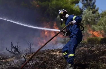 Πυροσβέστης υπέστη ηλεκτροπληξία την ώρα της κατάσβεσης φωτιάς στην Αμφιλοχία