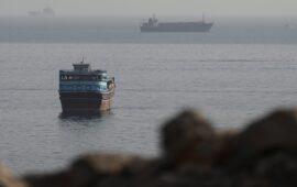 Νέες εκρήξεις κοντά σε δεξαμενόπλοιο στα Στενά του Ορμούζ: Καλά στην υγεία του το πλήρωμα