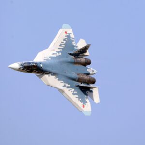 Ανησυχία στην Δύση: H Ρωσία εξοπλίζει τα Su-57 με νέους πυραύλους που «κυνηγούν» τον στόχο μέσα από παρεμβολές!