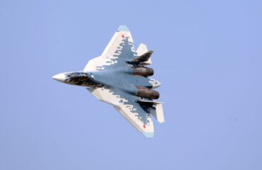 Ανησυχία στην Δύση: H Ρωσία εξοπλίζει τα Su-57 με νέους πυραύλους που «κυνηγούν» τον στόχο μέσα από παρεμβολές!