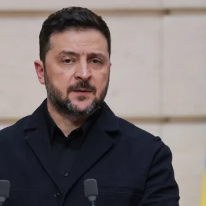 Στο Βελιγράδι ο Β.Ζελένσκι: «Πρέπει να αποσπάσουμε τους Σέρβους από το στρατόπεδο της Ρωσίας»