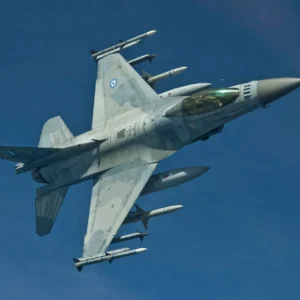 Τουρκικά οπλισμένα F-16 «συνεπλάκησαν» με ελληνικά μαχητικά στο Αιγαίο