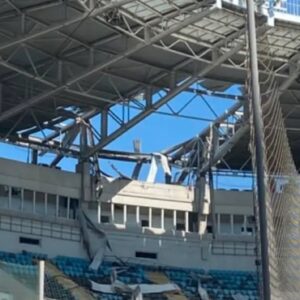 Ρωσική επίθεση προκάλεσε σοβαρές ζημιές στο γήπεδο της Τσερνομόρετς (βίντεο)