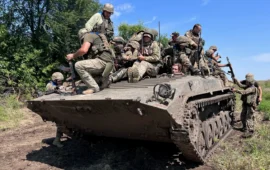 Έμφορτο όχημα των Ουκρανών στο Σλαβιάνσκ καταστράφηκε ολοσχερώς μέσα στην πόλη! (βίντεο)