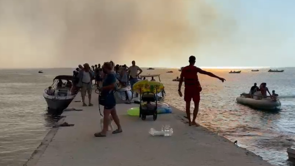 Η συγκλονιστική στιγμή της διάσωσης 481 ανθρώπων από θαλάσσης στη Σίβηρη Χαλκιδικής- Δείτε βίντεο