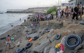 Θέουτα: Η πόλη συνεχίζει να βυθίζεται στο χάος λόγω των χιλιάδων παράνομων μεταναστών
