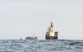 Ερυθρά Θάλασσα: Οι Χούθι «νεκρώνουν» το λιμάνι Μόχα μετά από 25 πυραυλικά πλήγματα